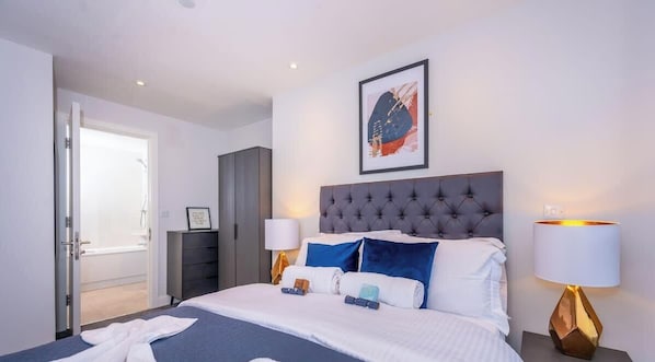 1 bedroom, iron/ironing board, WiFi, bed sheets - 1 Bed Central Nr, Trafford & City, Gym Shops (Greater Manchester)