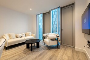 Tv, stereoanlæg, kontorer