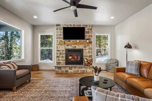 TV, fireplace - New Family Vacation Retreat (McCall)