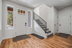 Interior - New Family Vacation Retreat (McCall)