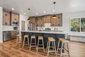 冰箱、微波炉、烤箱、炉灶