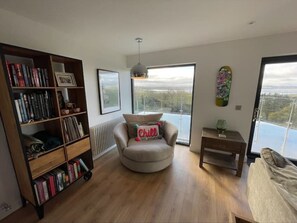 Smart TV, fireplace, video games, books - Nan's Place (Lettermacaward)