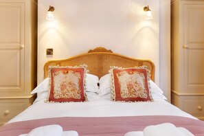 3 bedrooms, individually decorated, individually furnished, free WiFi - Milton House (Leyburn)