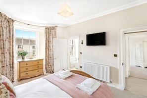 3 bedrooms, individually decorated, individually furnished, free WiFi - Milton House (Leyburn)
