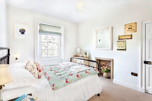 3 bedrooms, individually decorated, individually furnished, free WiFi - Milton House (Leyburn)