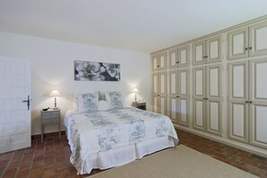 5 habitaciones, internet y ropa de cama 