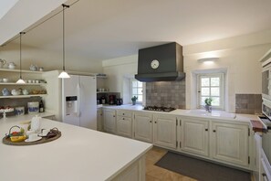 Oven - Large Villa Rental Provence France (Saint-Rémy-de-Provence)