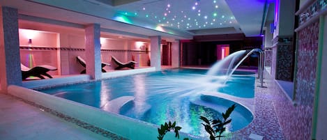Sauna, hot tub, steam room, Turkish bath/hammam, body treatments