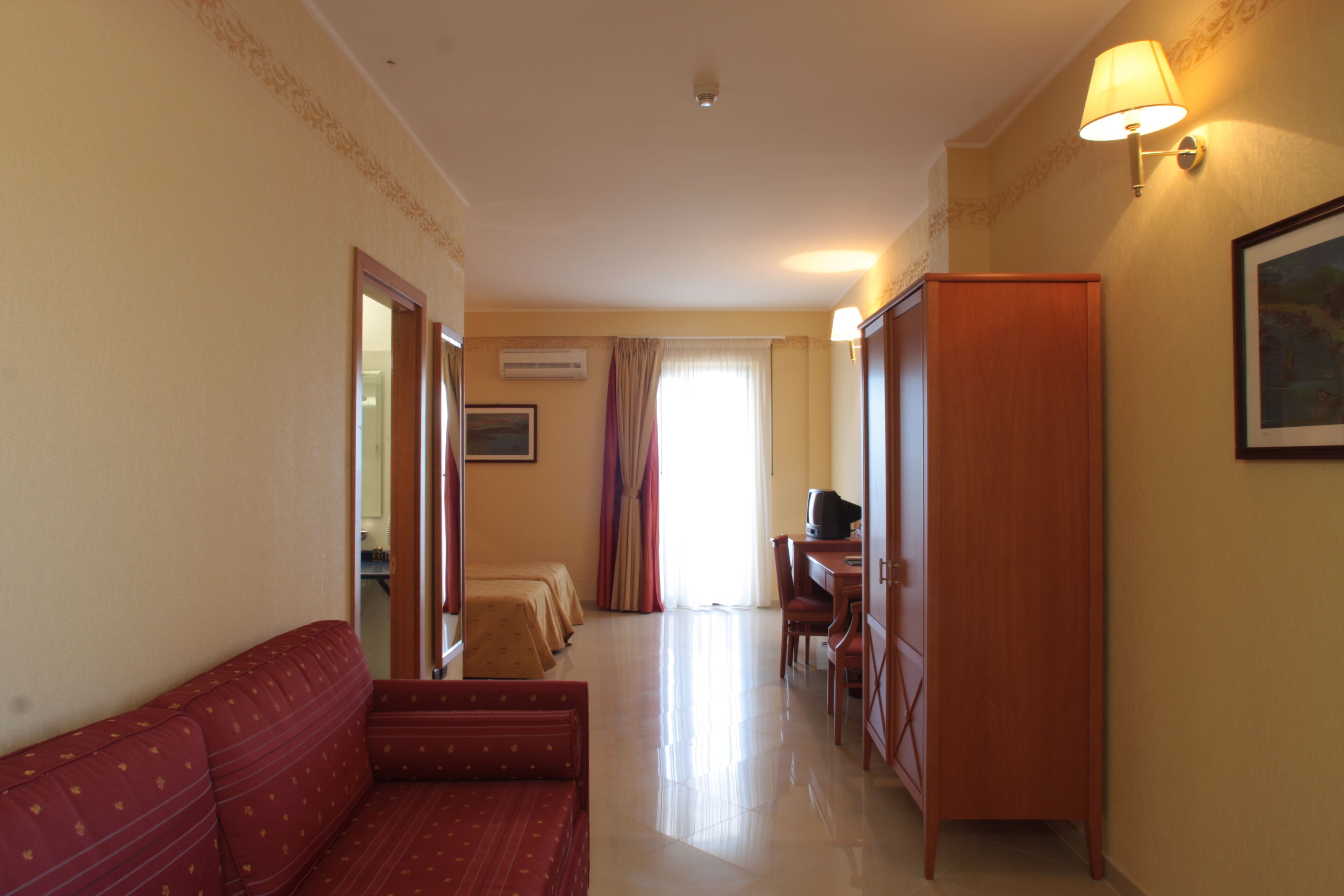 Standard-Doppel- oder -Zweibettzimmer