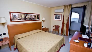 Minibar, una cassaforte in camera, una scrivania, tende oscuranti