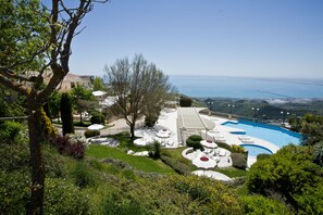 Seasonal outdoor pool, open 9:00 AM to 7:00 PM, pool umbrellas