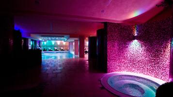 Sauna, tina de hidromasaje, baño de vapor y baño turco o hammam