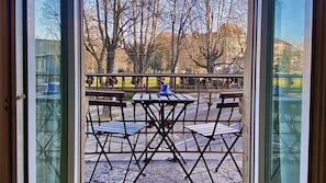 Quadruple Room with Balcony and Shared Bathroom | Balcony - Guesthouse fürDich (Zürich)