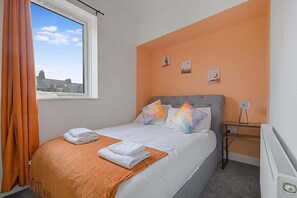 5 chambres, fer et planche à repasser, Wi-Fi, draps fournis