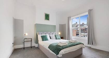 Cozy Home in Avenue Terrace, Sleeps 8