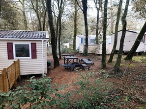 Outdoor dining - a Louer Mobil Home (Saint-Brevin-les-Pins)