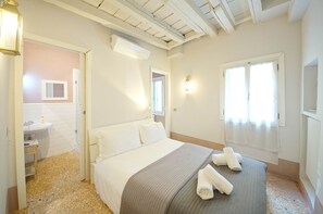 Apartment | Iron/ironing board, free WiFi, bed sheets - DolceVita Apartments N. 509 (Venice)