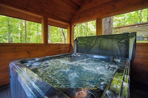 Outdoor spa tub - Scenic Hideaway: Pet-Friendly, Secluded, Game Room, fire pit, hot tub, Wi-Fi (Sevierville)