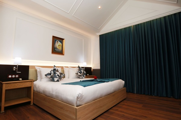 Standard Double Room | In-room safe, blackout drapes, soundproofing