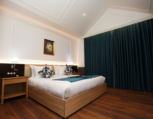 In-room safe, blackout curtains, soundproofing, iron/ironing board