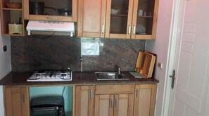 Private kitchen - lUXURIOUS STUDIO ROUTE DE LA MARSA (Tunis)