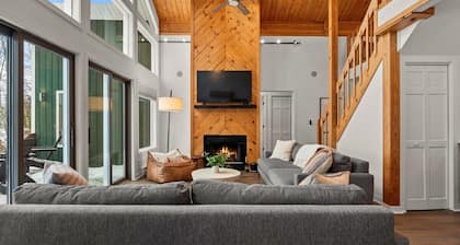 Lakeside 5-BR Home in Idyllic Berkshires