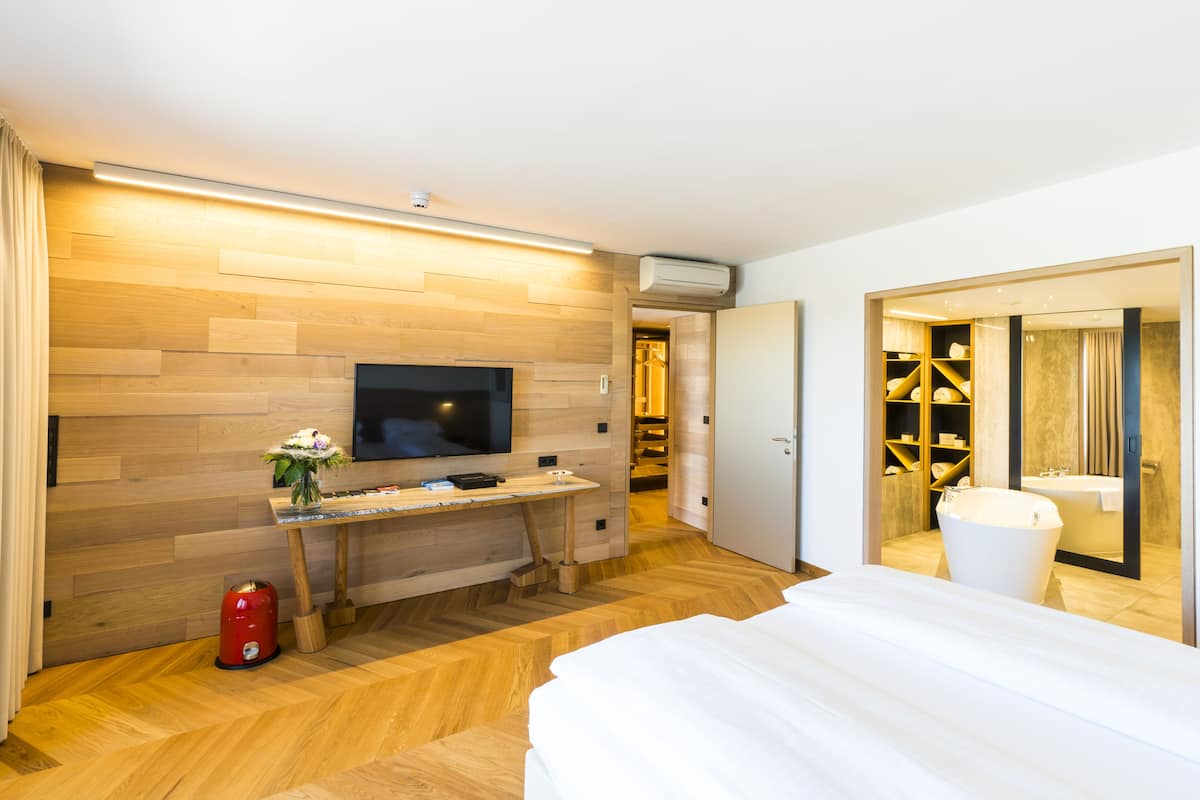 Signature suite | Hypoallergeen beddengoed, een kluis op de kamer