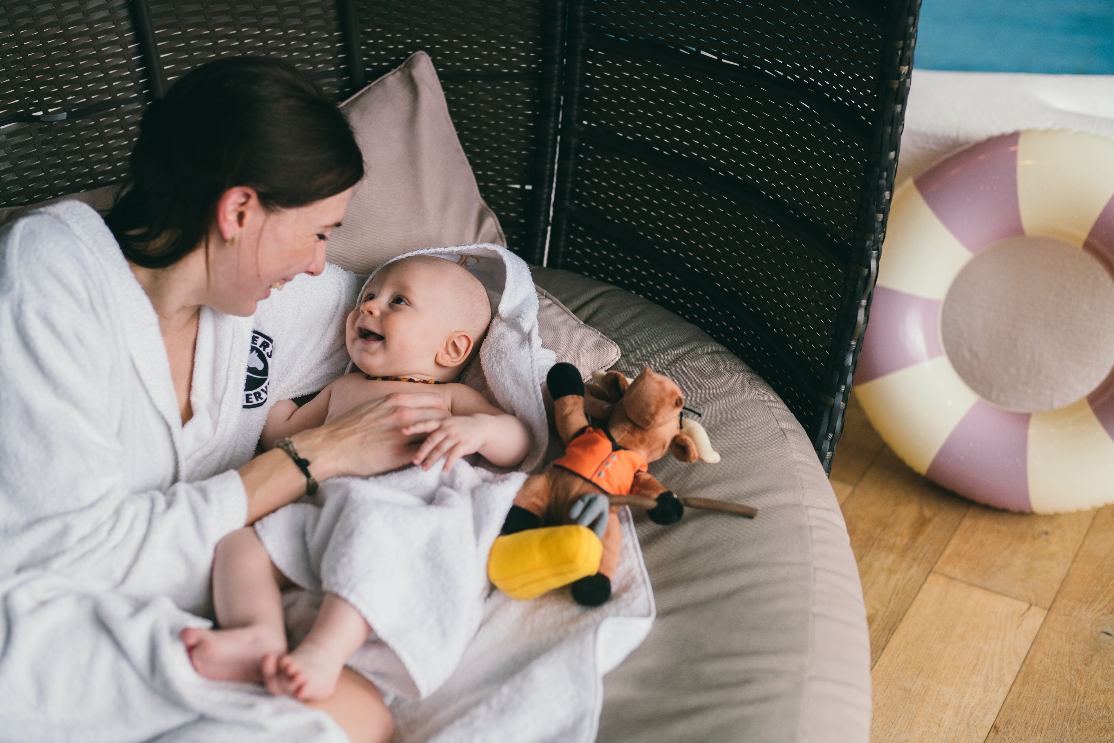 3 Innenpools, 4 Außenpools