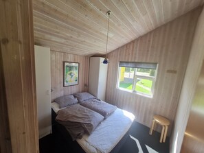4 makuuhuonetta, silitysrauta/-lauta, vauvan matkasänky, ilmainen Wi-Fi