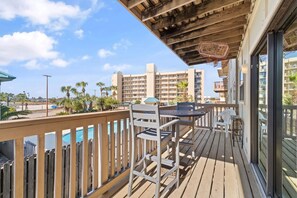 Outdoor dining - ⭐Adorable Bay Side Condo - Lei Lani Village 112⭐ (Orange Beach)