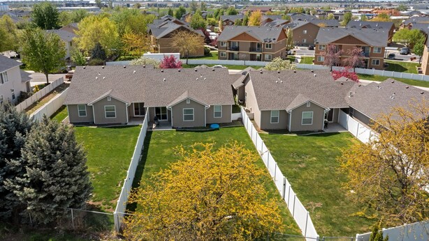 Exterior - 3 Adjacent Homes | Great for Families | Sleeps 24! (Meridian)