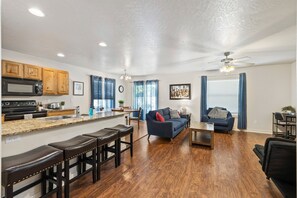 Smart TV - 3 Adjacent Homes | Great for Families | Sleeps 24 (Meridian)