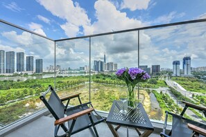 Apartamento Deluxe, 2 habitaciones, cocina, vistas a la ciudad | Balcón