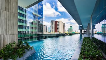 3 outdoor pools, pool umbrellas, pool loungers