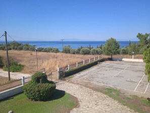 Sports court - Villa in Kassandra Chalkidiki with amazing view of the Aegean and Mount Olympus (Nea Poteidaia)