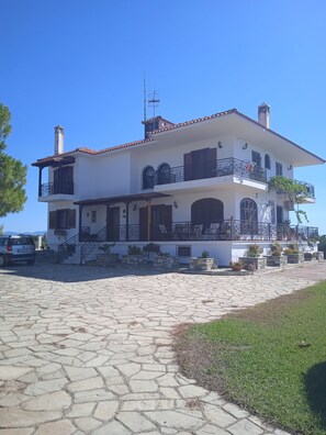 Exterior - Villa in Kassandra Chalkidiki with amazing view of the Aegean and Mount Olympus (Nea Poteidaia)