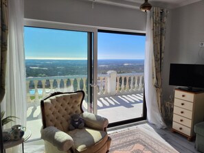 Room | 1 bedroom, in-room safe, individually decorated, individually furnished - Vista Magica B&B (Faro)