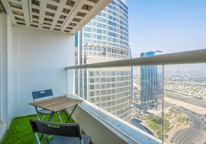 Family Apartment | Terrace/patio - Zapbed House - AWP 2605 (Dubai)