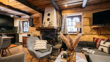 Exclusive Cabin | Living room | Flat-screen TV
