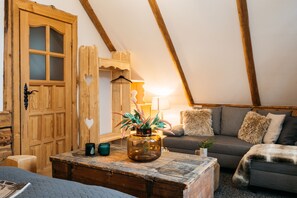 Cabin Exclusive | Khu phòng khách | TV màn hình phẳng 