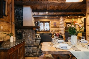 Cabin Exclusive | Phòng khách | TV màn hình phẳng 