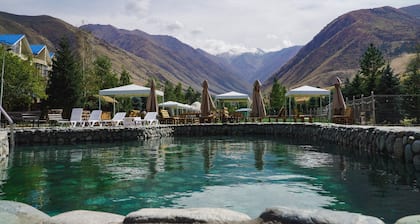 Mountain View Hot Spring Resort