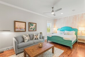 4 makuuhuonetta, silitysrauta/-lauta, ilmainen Wi-Fi, vuodevaatteet