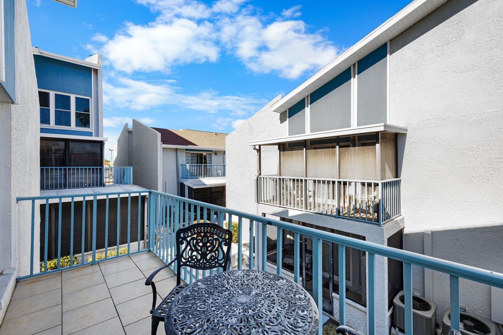 2b 1b Madeira Beach Yacht Club #250G (walkup)