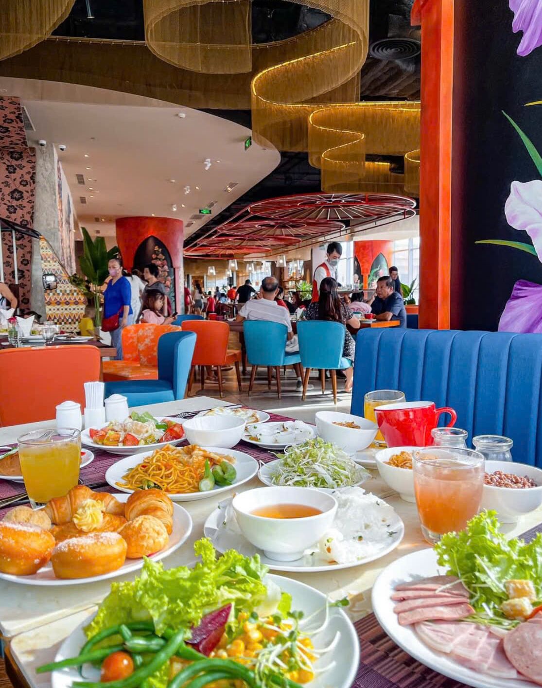 Daily buffet breakfast (VND 250000 per person)