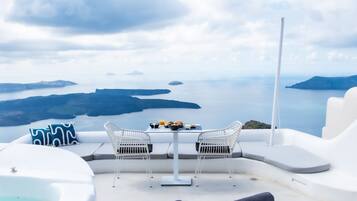 Deluxe Suite with Outdoor Hot Tub | Terraza o patio