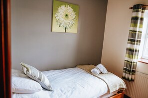 Casa | 5 quartos, ferros/tábuas de passar roupa, Wi-Fi de cortesia