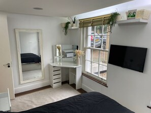 2 bedrooms, iron/ironing board, free WiFi, bed sheets - Lovely 2-bed Apartment in Brixton Central Location (London)