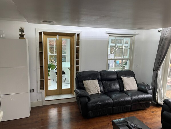Living area - Lovely 2-bed Apartment in Brixton Central Location (London)