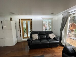 Living area - Lovely 2-bed Apartment in Brixton Central Location (London)
